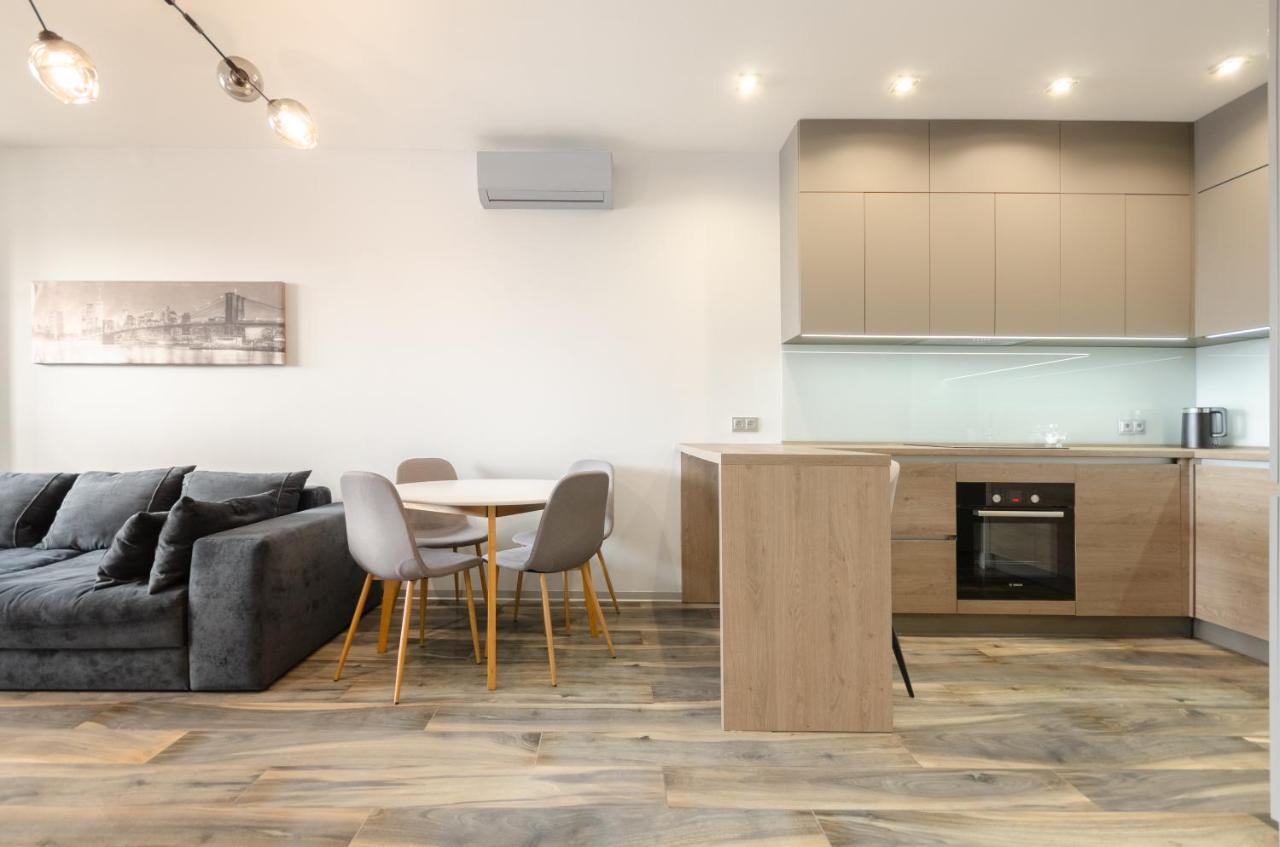 Petrovdom Apartment 77-94-59 In Rc Tetris Hall, Dilova Street 1-2 Kiev Exteriör bild